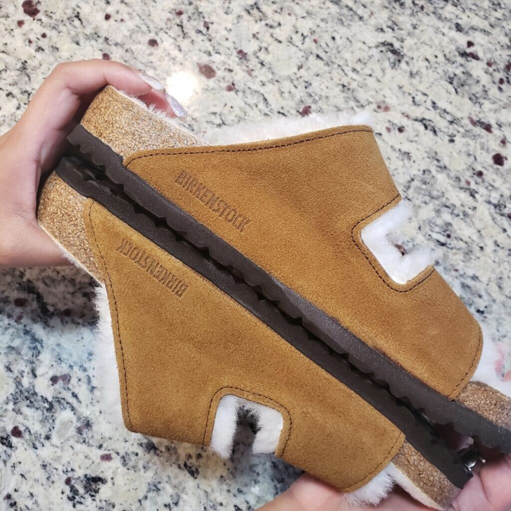 ✨Birkenstock Arizona Shearling Sandal in Tan✨ - Picture 12 of 13